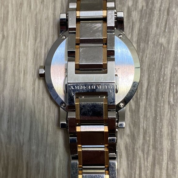 Burberry Silver Dial Two-Tone Unisex Watch Bu9006 - Picture 4 of 7